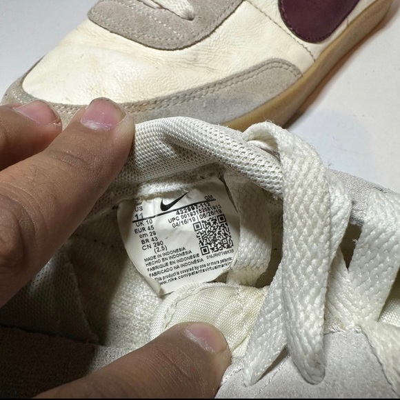 Guess Zena Analog White Dial White Silicone Quartz Round Women's Watch W1094L1 - Picture 10 of 10